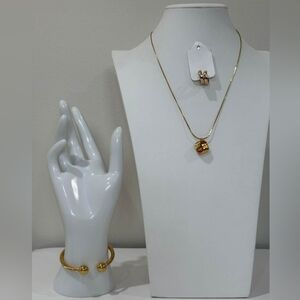 Elegant Gold Necklace and Earring Set